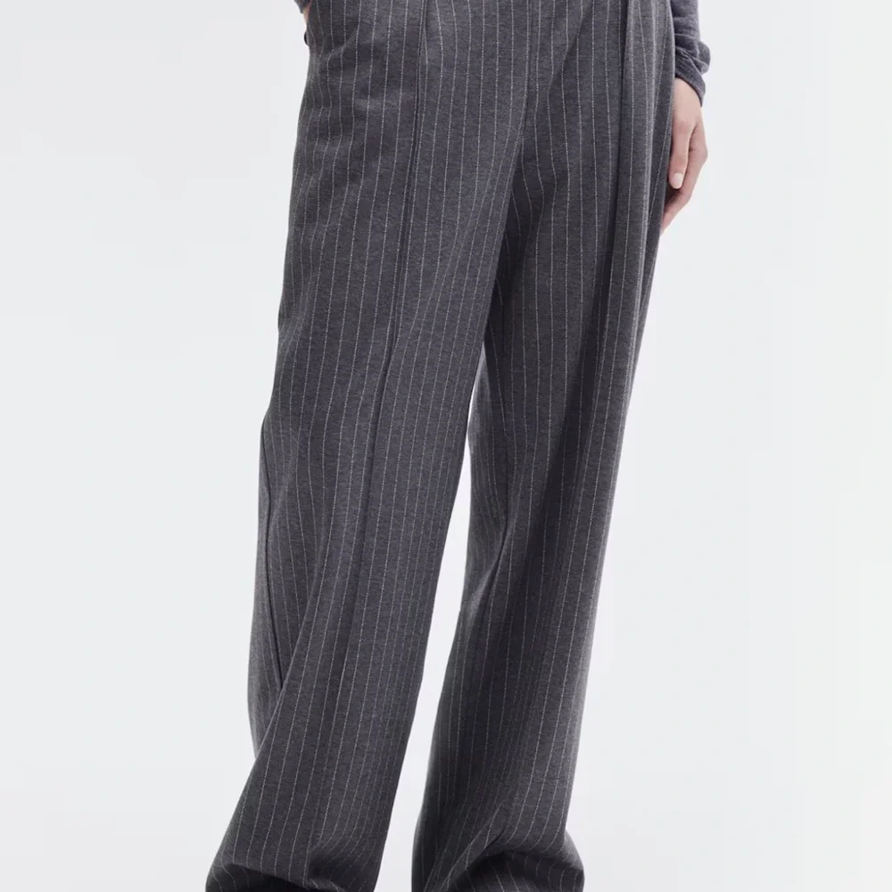 Gray Pinstripe Women's Wide-Leg High rise Pants sz XS NEW NWOT Price Firm! - Picture 3 of 12